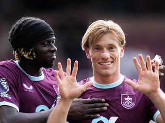 Martinez kiến tạo từ sân nhà, Aston Villa mất điểm tiếc nuối trước Burnley