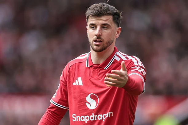 Mason Mount sẵn sàng đá tiền vệ phòng ngự tại MU Mason Mount sẵn sàng đá tiền vệ phòng ngự tại MU
