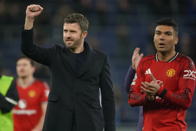 Michael Carrick đối mặt ‘cơn đau đầu dễ chịu’ tại MU Michael Carrick đối mặt ‘cơn đau đầu dễ chịu’ tại MU