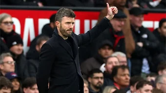Michael Carrick đối mặt ‘cơn đau đầu dễ chịu’ tại MU