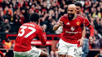 Michael Carrick phải tung Mbeumo vào sân trong trận gặp Chelsea