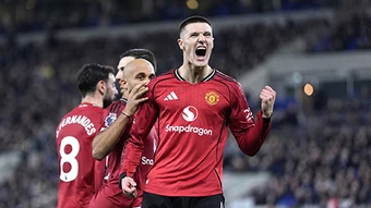 Michael Carrick thực hiện 3 sự thay đổi lớn cho MU trước Leeds
