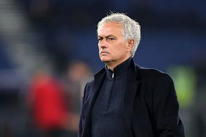 Mourinho trong tầm ngắm của Chelsea Mourinho trong tầm ngắm của Chelsea