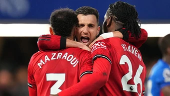 MU cách vé Champions League chỉ 2 chiến thắng