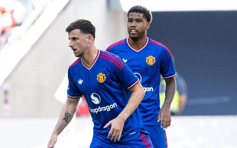 MU: Carrick quay lưng với Mainoo? MU: Carrick quay lưng với Mainoo?