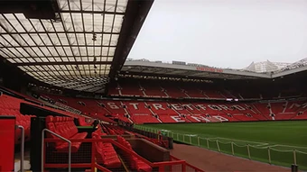 MU khiến fan ngơ ngác với video mưa tại Old Trafford dài một giờ