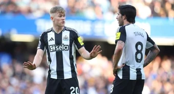 MU nếm trái đắng từ thương vụ Gordon của Barca