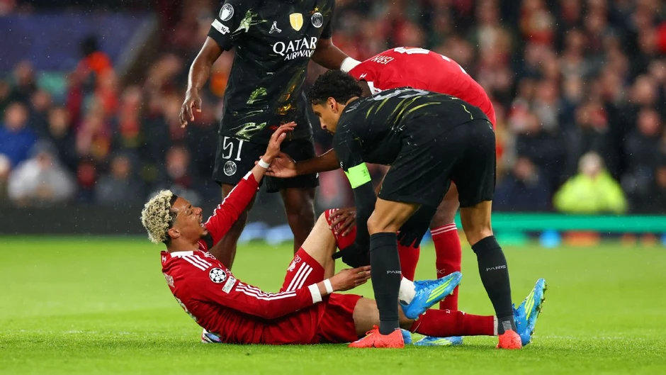 Mùa giải khó khăn nhất của Liverpool 16 năm qua Mùa giải khó khăn nhất của Liverpool 16 năm qua