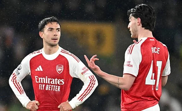 Nghịch lý hàng tiền vệ đang kìm hãm tham vọng của Arsenal Nghịch lý hàng tiền vệ đang kìm hãm tham vọng của Arsenal