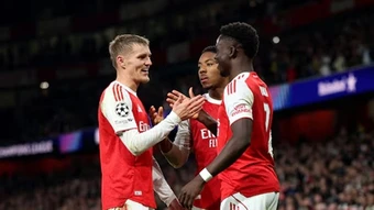 Nhìn Arsenal đau khổ là thuốc giảm đau của Tottenham!