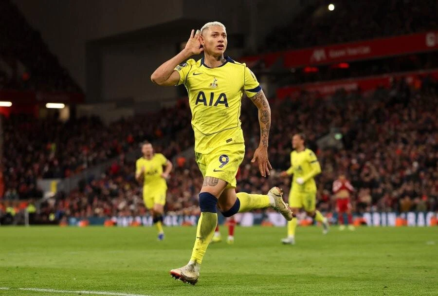 Những bóng ma đe dọa kéo Liverpool 'xuống hạng' Những bóng ma đe dọa kéo Liverpool 'xuống hạng'
