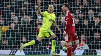 Những bóng ma đe dọa kéo Liverpool 'xuống hạng'