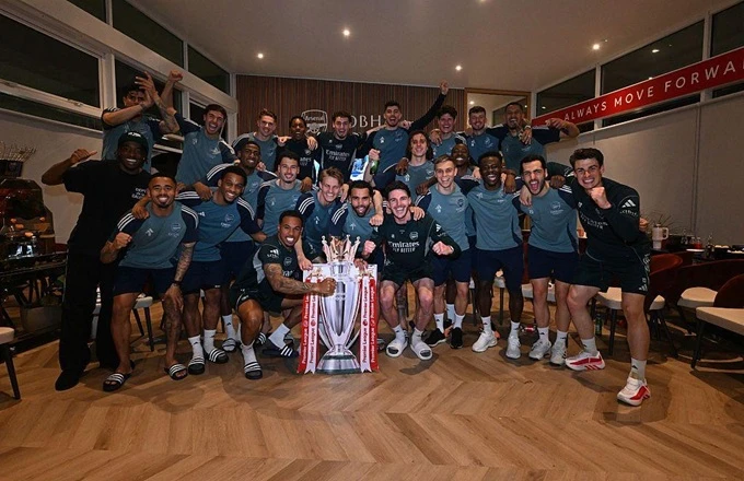 Những câu chuyện 'truyền lửa' cho hành trình vô địch của Arsenal Những câu chuyện 'truyền lửa' cho hành trình vô địch của Arsenal