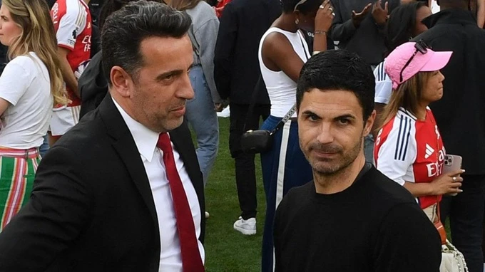 Những câu chuyện 'truyền lửa' cho hành trình vô địch của Arsenal Những câu chuyện 'truyền lửa' cho hành trình vô địch của Arsenal