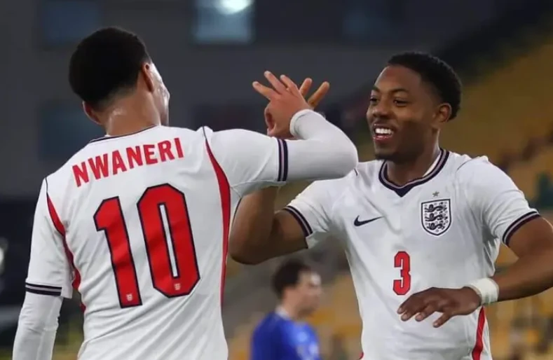 Những "người thừa" Arsenal rực sáng trong màu áo U21 Anh Những "người thừa" Arsenal rực sáng trong màu áo U21 Anh