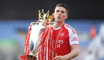 Nổ bom tấn Guimaraes, Arsenal vẫn được khuyên săn tiền đạo