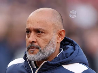 Nuno bức xúc vì bị VAR tước điểm trước Arsenal