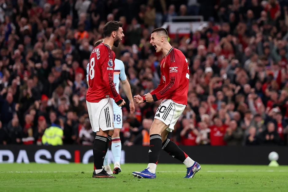 Nước mắt Casemiro và màn lột xác chiến thuật của MU Nước mắt Casemiro và màn lột xác chiến thuật của MU