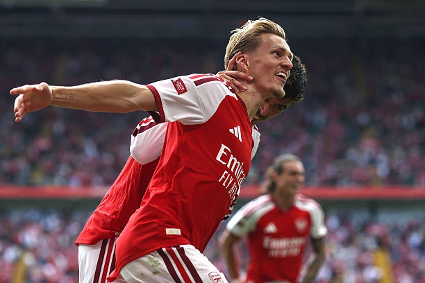 Odegaard sung sức có giống bản hợp đồng mới của Arsenal? Odegaard sung sức có giống bản hợp đồng mới của Arsenal?
