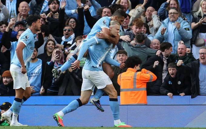Pep Guardiola gọi chỉ trích của Rooney là 'ngớ ngẩn' Pep Guardiola gọi chỉ trích của Rooney là 'ngớ ngẩn'