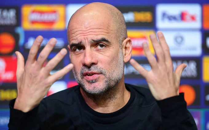 Pep Guardiola gọi chỉ trích của Rooney là 'ngớ ngẩn' Pep Guardiola gọi chỉ trích của Rooney là 'ngớ ngẩn'