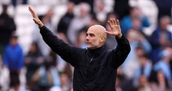 Pep Guardiola hài hước kêu gọi West Ham chặn đứng Arsenal
