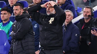 Phản ứng của Guardiola khi Man City gục ngã ở cuộc đua vô địch
