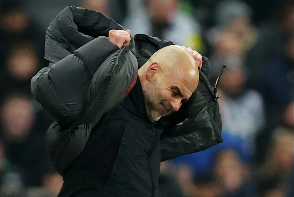 Phản ứng của Pep Guardiola khi kém Arsenal 9 điểm Phản ứng của Pep Guardiola khi kém Arsenal 9 điểm
