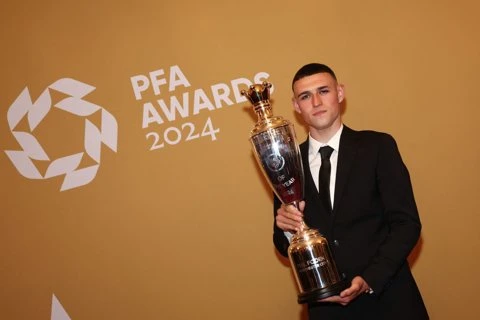 Phil Foden: Từ đỉnh cao đến cuộc chiến sinh tồn Phil Foden: Từ đỉnh cao đến cuộc chiến sinh tồn