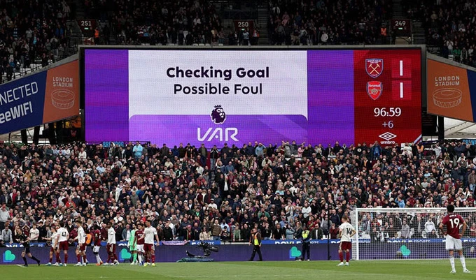 Premier League giải thích quyết định VAR cứu Arsenal trước West Ham Premier League giải thích quyết định VAR cứu Arsenal trước West Ham
