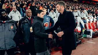 Premier League 'reset', ai chớp được thời cơ?