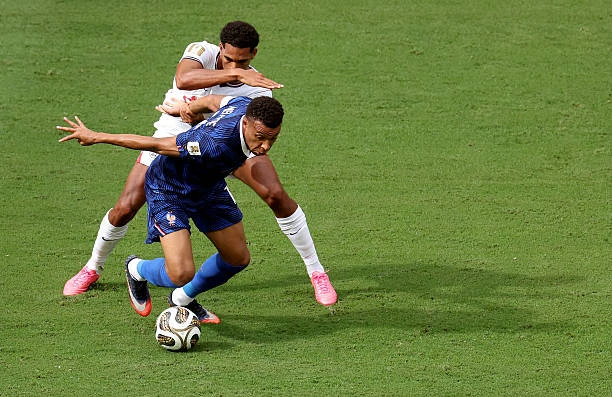Quansah có phải lời giải cho bài toán Saliba ở Arsenal? Quansah có phải lời giải cho bài toán Saliba ở Arsenal?