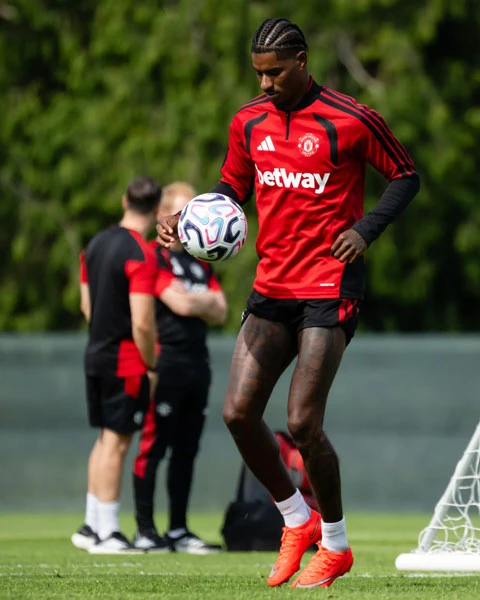 Rashford trở lại tập luyện cùng MU sau 19 tháng, nhưng vẫn muốn ra đi Rashford trở lại tập luyện cùng MU sau 19 tháng, nhưng vẫn muốn ra đi