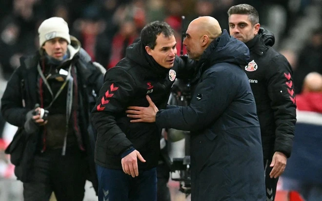 Regis Le Bris và nhiệm vụ "có thể xuống hạng nhưng phải thắng Newcastle" Regis Le Bris và nhiệm vụ "có thể xuống hạng nhưng phải thắng Newcastle"