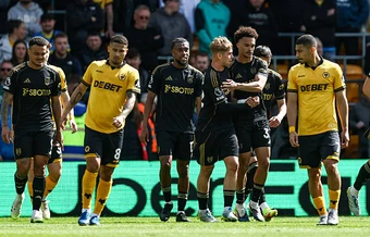 Robinson làm nên lịch sử, Fulham giật lại 1 điểm từ Wolves