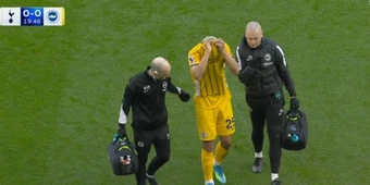Rời sân trong nước mắt, Diego Gomez khiến Brighton lo sốt vó