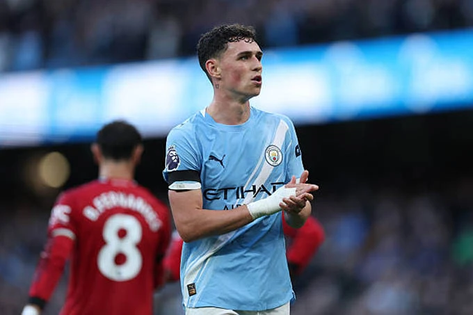 Rooney chỉ trích Pep Guardiola vì cách đối xử với Phil Foden
