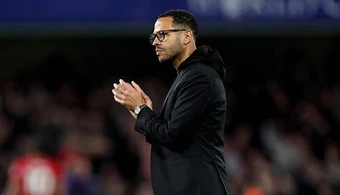 Rosenior không rõ hậu quả nếu Chelsea hụt vé Champions League