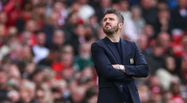Roy Keane cảnh báo Michael Carrick về những lỗ hổng tại Man Utd Roy Keane cảnh báo Michael Carrick về những lỗ hổng tại Man Utd