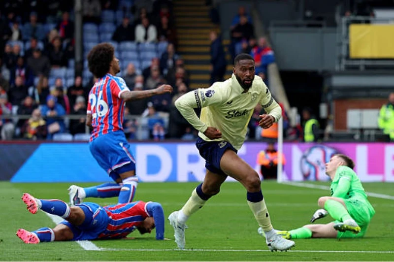 Rượt đuổi 4 bàn, Crystal Palace hòa kịch tính Everton Rượt đuổi 4 bàn, Crystal Palace hòa kịch tính Everton