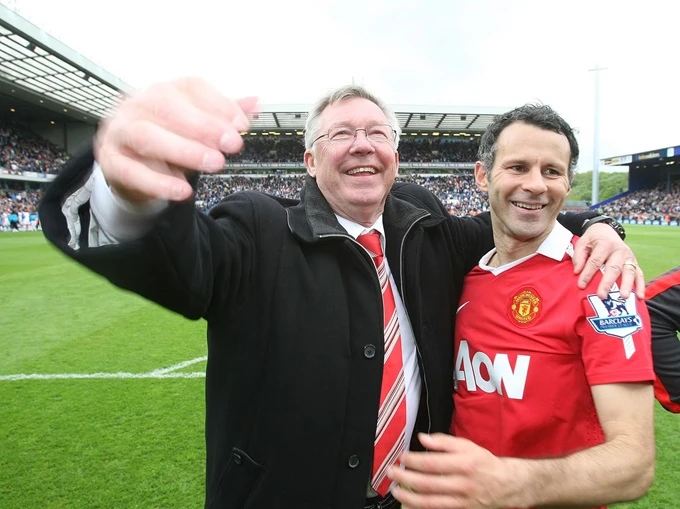 Ryan Giggs: 'Tôi sợ Sir Alex, còn ông ấy lại sợ Cantona' Ryan Giggs: 'Tôi sợ Sir Alex, còn ông ấy lại sợ Cantona'