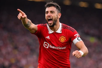 Saha mượn Gerrard để tôn vinh đẳng cấp của Bruno Fernandes