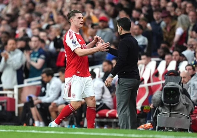 Saka trở lại, Arsenal xua tan nỗi lo sụp đổ