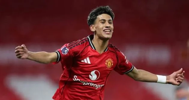 Sao mai 15 tuổi ghi 21 bàn, được Darren Fletcher ca ngợi Sao mai 15 tuổi ghi 21 bàn, được Darren Fletcher ca ngợi