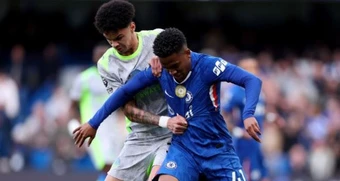 Sao trẻ O'Reilly làm khổ hàng thủ Chelsea