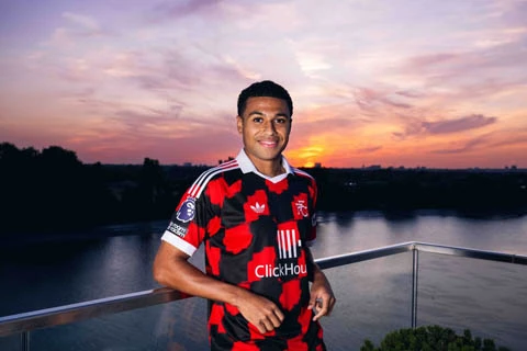 Shea Charles: Từ 'hàng thải' của Man City trở thành cầu thủ đắt giá nhất Bắc Ireland Shea Charles: Từ 'hàng thải' của Man City trở thành cầu thủ đắt giá nhất Bắc Ireland