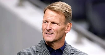 Sheringham vạch sai lầm đẩy Tottenham đến bờ vực rớt hạng