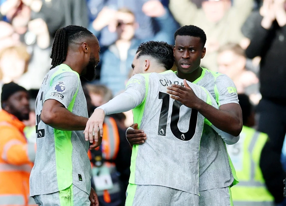 Siêu máy tính dự đoán cuộc đua vô địch giữa Arsenal và Man City Siêu máy tính dự đoán cuộc đua vô địch giữa Arsenal và Man City