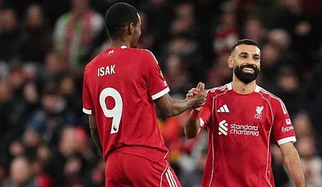 Slot hé lộ lý do chọn Isak thay thế Salah