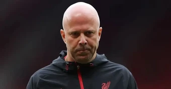 Sneijder chỉ ra sai lầm lớn nhất của Slot ở Liverpool